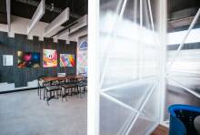 un espace de travail au Moxy la Ciotat